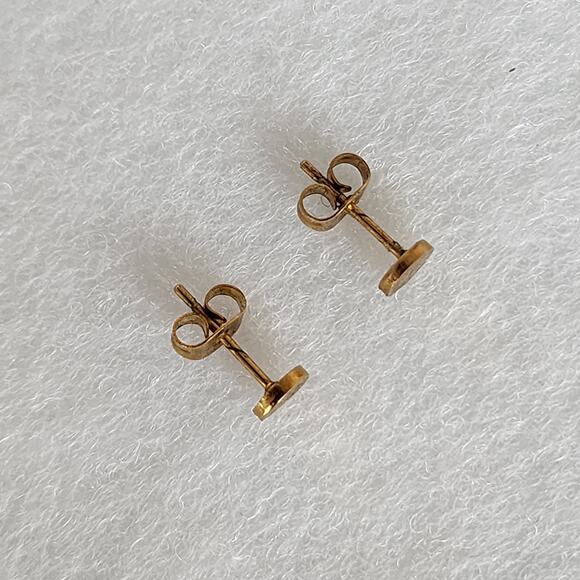Round Gold Circle Stud Earrings - Picture 5 of 6
